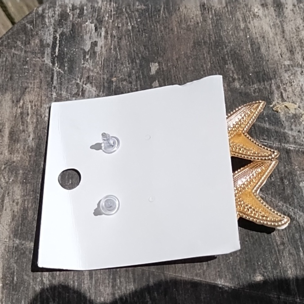 New Elegant Starfish Earrings - Cream and Gold - Picture 4 of 6